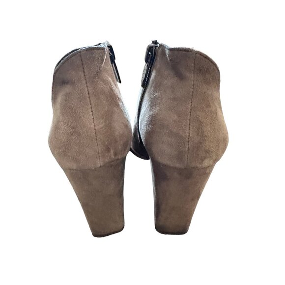 π 2/$30 π Vince Camuto Light Brown Pierced Ankle Boots with Open Side sz 6.5 - Picture 2 of 6